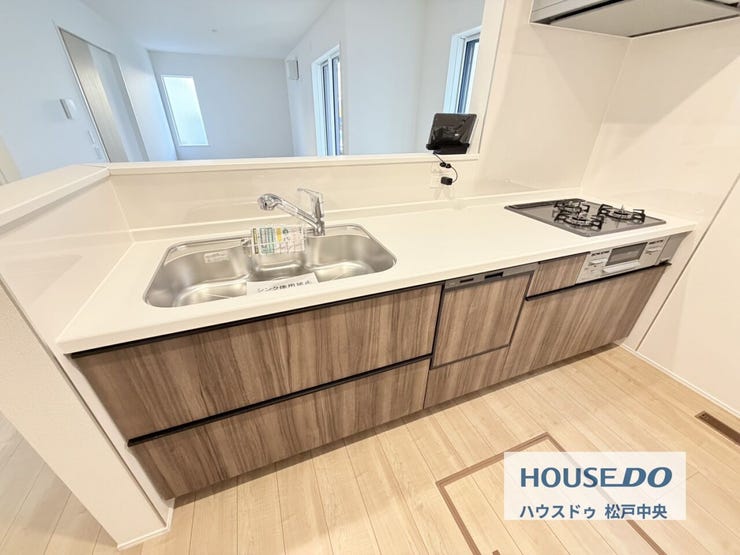 ◎キッチン:1号棟(1/13撮影)
スライド収納タイプのシステムキッチンは、毎日使いやすく奥様にもうれしいキッチンに。