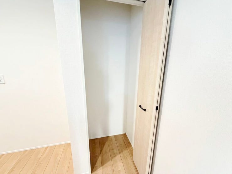 ◎パントリー:1号棟(1/13撮影)
食料品や調味料、調理器具など、キッチン回りの収納に大活躍です!