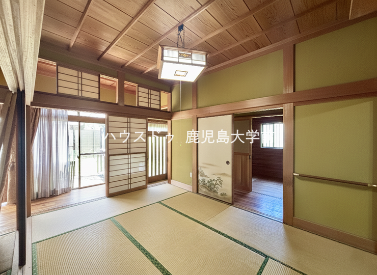 6帖和室
家具などはAIで消しています。