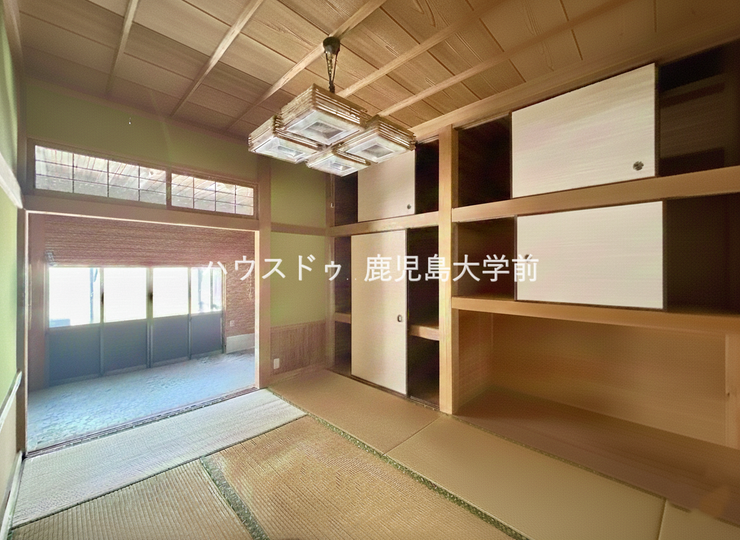 押入があり収納力◎
家具などはAIで消しています。