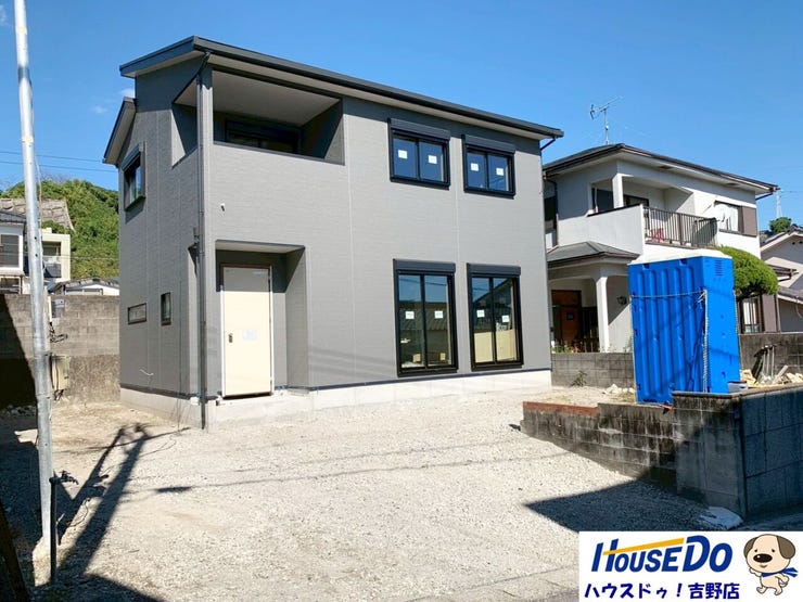 令和8年1月完成予定。
撮影日:令和7年11月23日
【現在建築中のため、近隣の同施工会社完成物件へのご案内も可能です!】