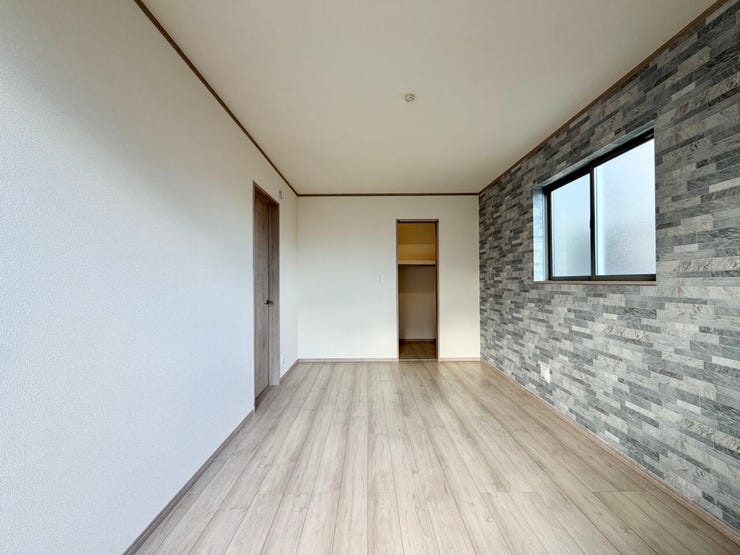 〈7.5帖〉
オープンでいて、中の物が見えにくい工夫がされているWIC♪