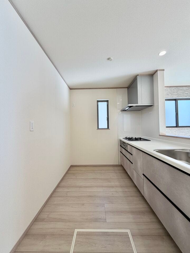 キッチンまわりも広さを意識して設計しましたので、動線が比較的スムーズです。