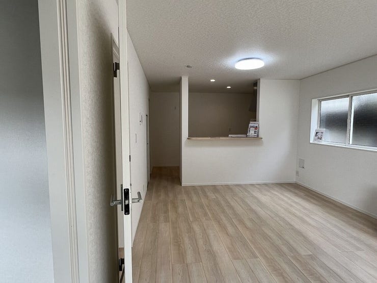 縦長のLDKはキッチンからの視線が通りやすく、配膳や家族とのコミュニケーションが円滑になります。