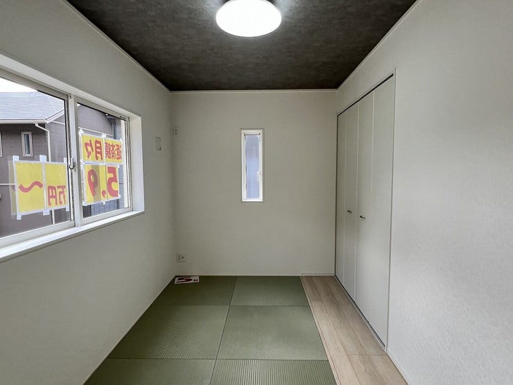 リビング横の和室は洗濯物を畳んだり、小さなお子様がいるご家庭ではお子様の遊び場やお昼寝スペースになります。