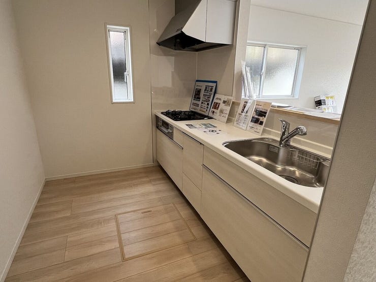 配膳や片付けがしやすい対面キッチン♪お料理しながら家族の様子も見られます。