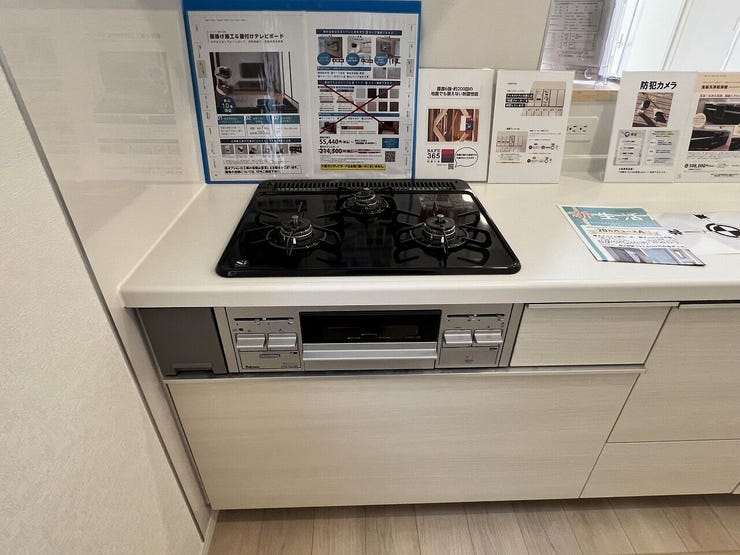 ガスコンロは高火力によりお料理は美味く、調理器具の制限がありません。停電時でも使用できるので安心です。