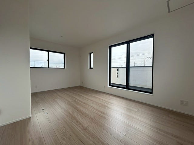 おひさまサンサンのお部屋になります。暖かい陽射しが嬉しいですね!