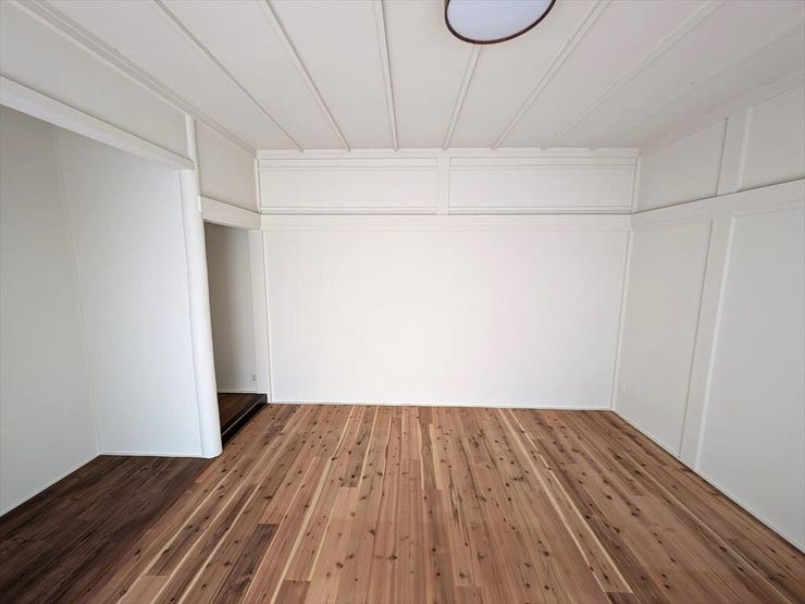 1階南側8帖の洋室です。家具が配置しやすく、書斎や勉強部屋として使いやすそうです。