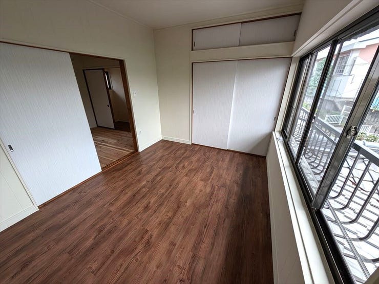 2階北側6帖の洋室です。隣の6帖のお部屋と扉で仕切られているだけなので、大部屋として使用することも可能です。