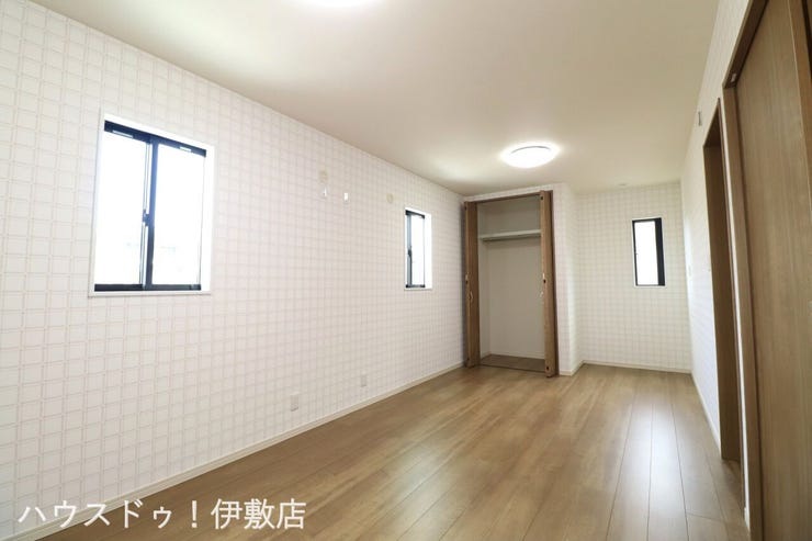 【洋室5.25帖×洋室4.5帖】
太陽光発電、蓄電池のご相談もお気軽にお申し付けください。