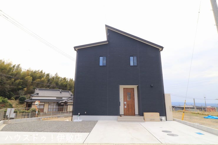 【外観写真】
駐車場普通車3台可能