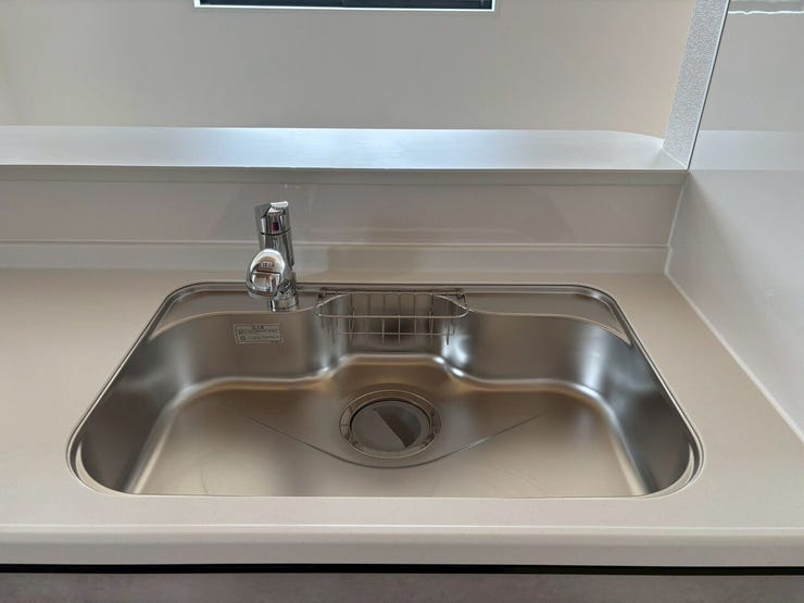 水道の蛇口に浄水機能が一体化されているため、浄水器やペットボトルの置き場を気にする必要がありません