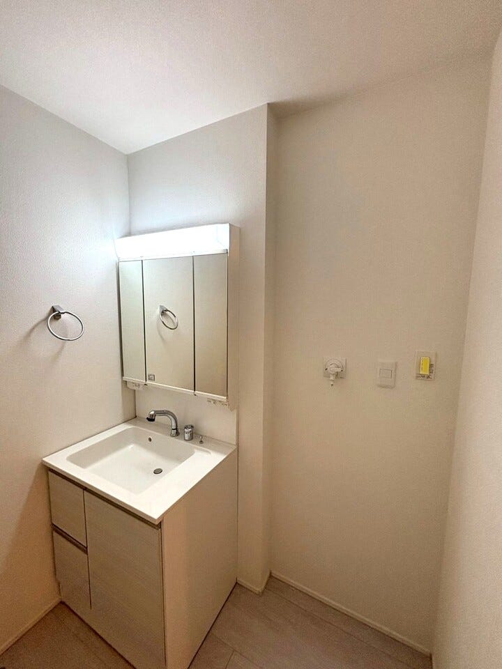 洗濯パンがないと見栄えが良く、洗濯機の下の掃除もしやすいです!万が一の水害時にも被害を抑えられます!