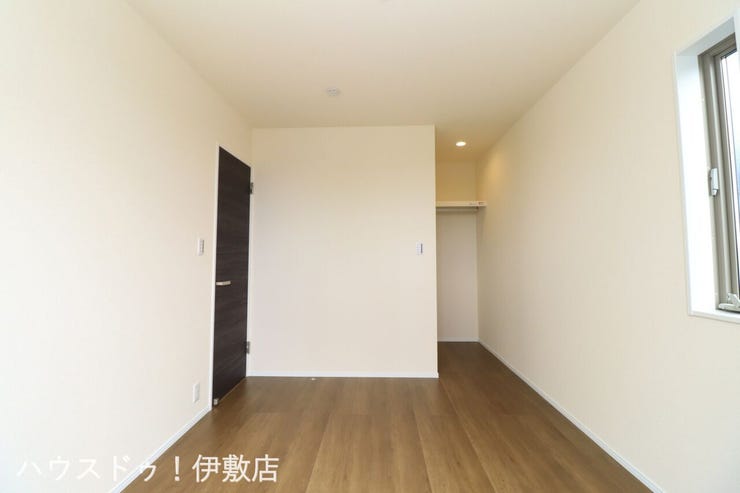 西伊敷６丁目 新築戸建 【洋室6帖】
広々とした洋室で、主寝室としていかがでしょうか？