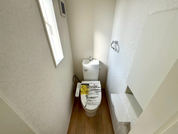 【Toilet】清潔感があり、落ち着いたデザインのトイレ。家族みんなが快適に使えます。