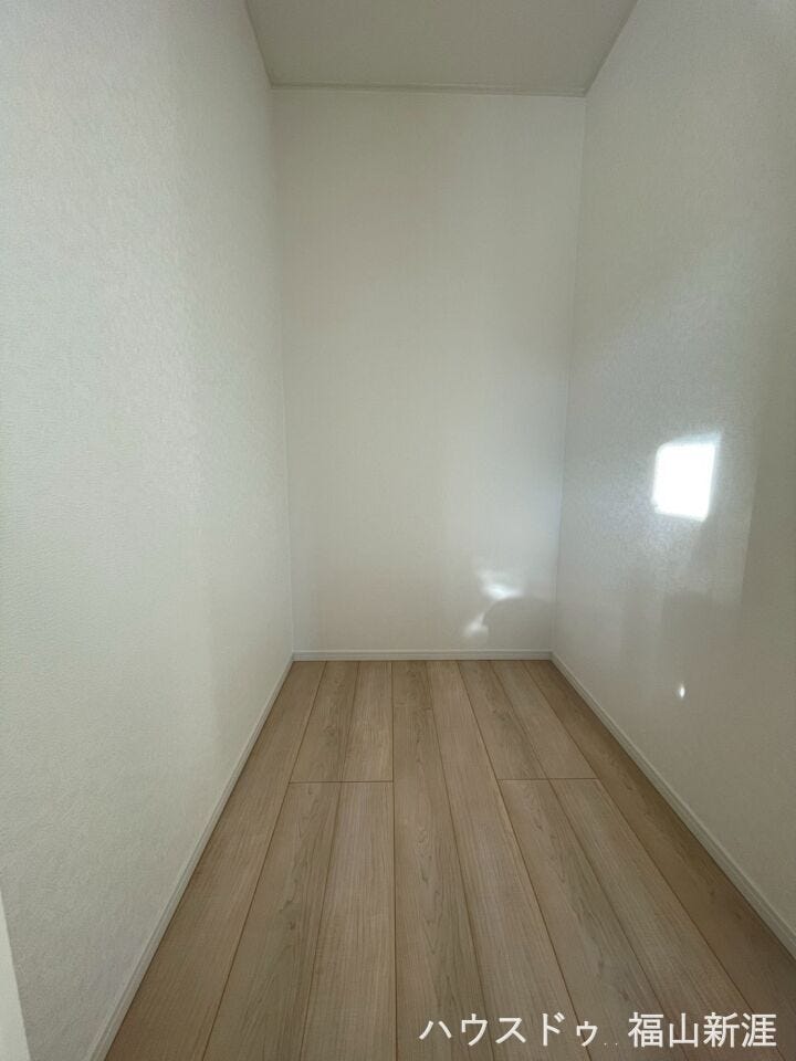 ウォークインクローゼット。見せる収納で毎日のお洋服選びもスムーズに♪