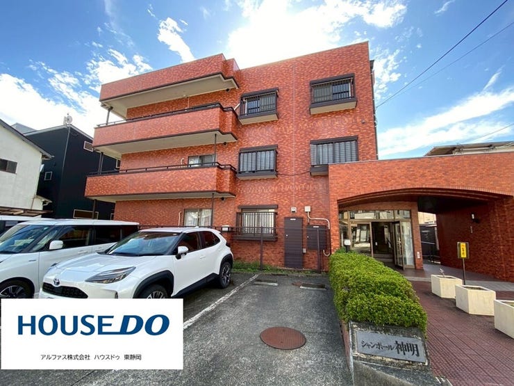 【外観】
レンガ調の外観、色も鮮やかで目に留まります♪