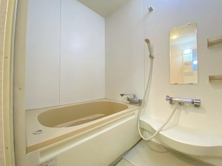 棚も2段設けられているので、美容グッズもたくさん
置けますね♪