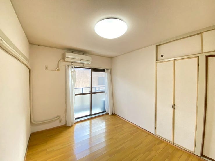 南向きに面したお部屋になるので、昼間でも明るいです♪
お部屋の用途としては様々です♪