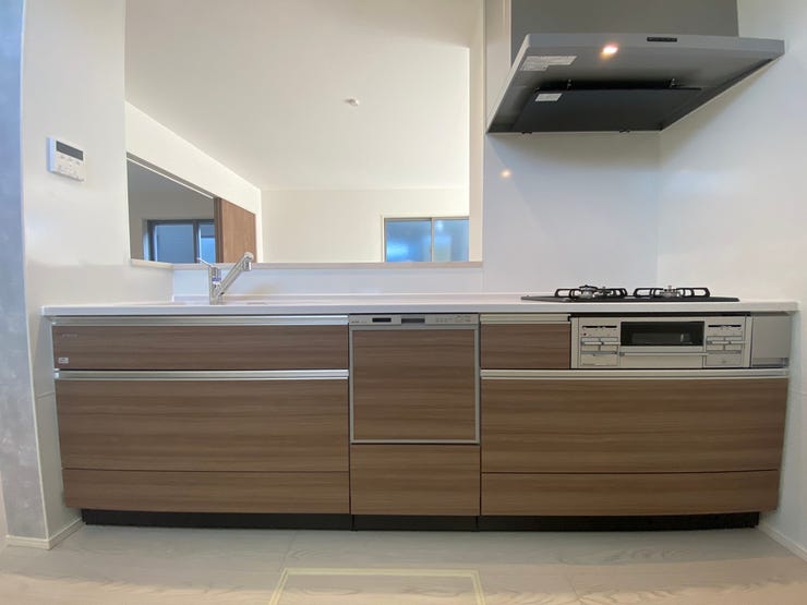 食器洗浄乾燥機付き♪
手洗いの時間を大幅にカットし、家事の時間を短縮。さらに乾燥機能付きだから、拭き取り不要で衛生的。忙しい毎日に、うれしい味方です。