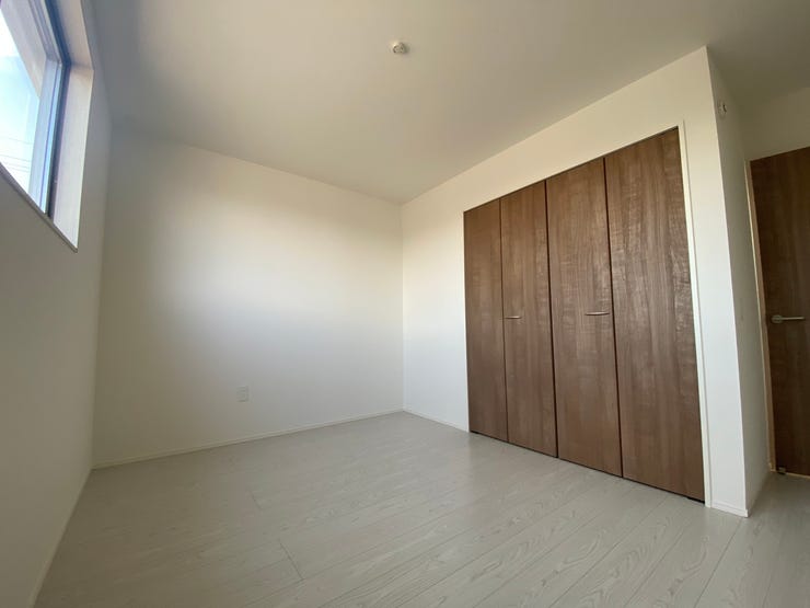 室内はいつも明るい印象なので気持ちの良い朝を迎えられます。毎日の生活も明るくなりそう♪