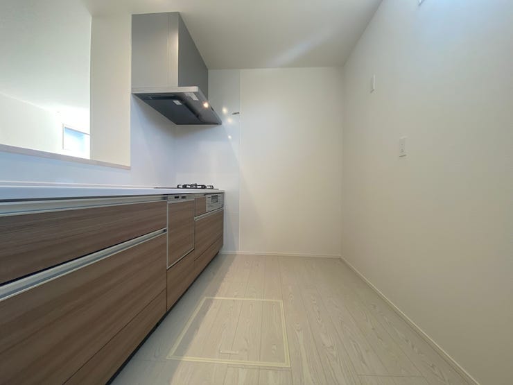 三口コンロでお料理もはかどります♪
料理をカウンター越しに受けとって頂き、テーブルで囲む素敵な時間を存分に♪