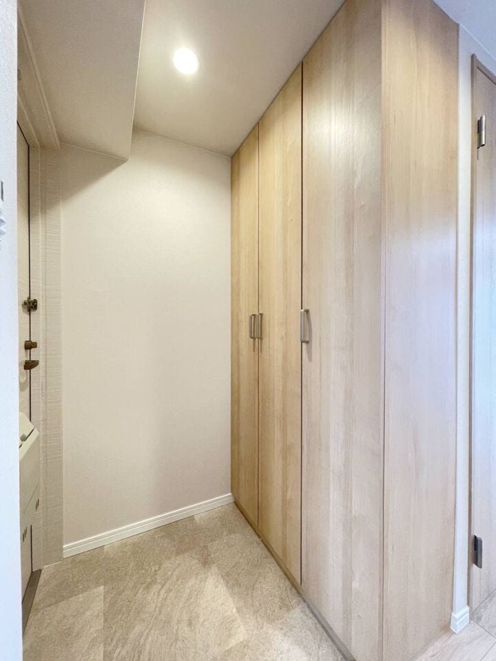 《玄関》
シューズクローゼットがありご家族みなさまの靴をすっきり収納可能!