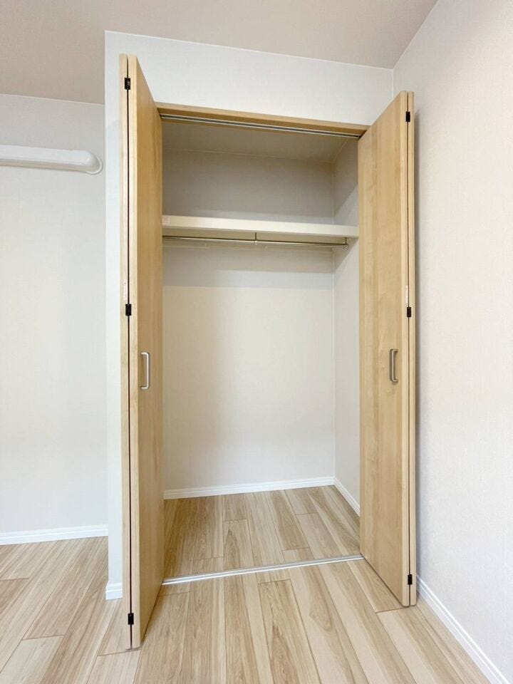 《洋室3 クローゼット》
各部屋に収納スペースを確保しています。
ファミリーにも安心の収納量!