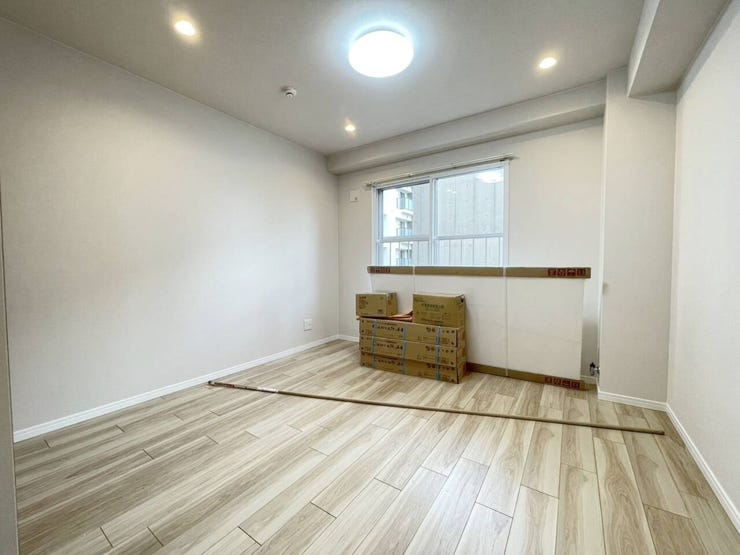 《洋室3》
約6.8帖のお部屋です。
ゆとりある広さで主寝室としてもおすすめ!