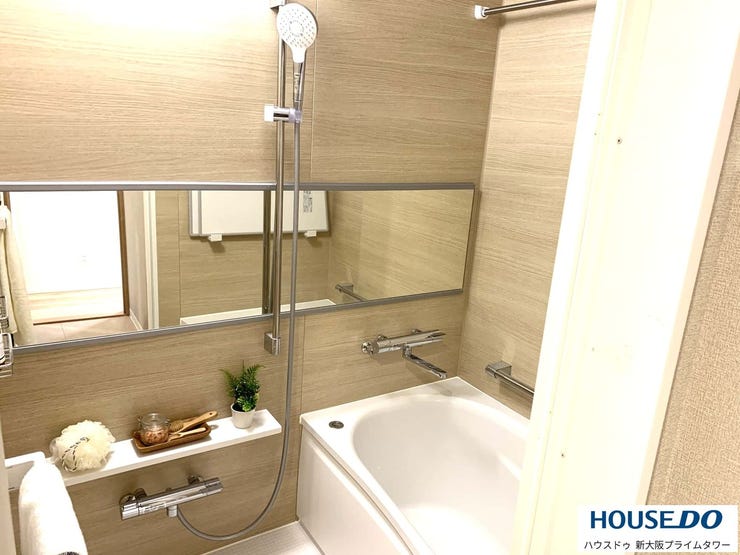 大きな鏡が魅力の浴室♪