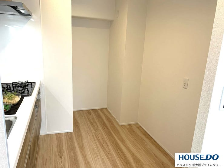 冷蔵庫やパントリーを置くスペースもゆったり確保されています♪