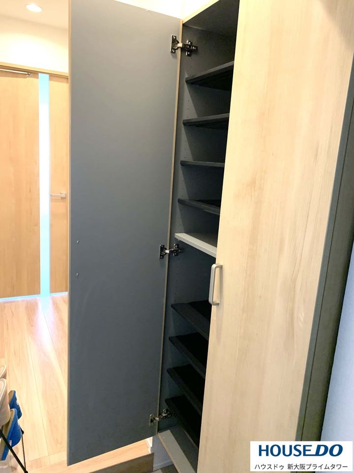 大容量のシューズボックス付きで玄関廻りはすっきり片付きます♪