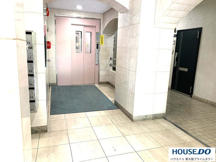 エレベーターホールも広々♪