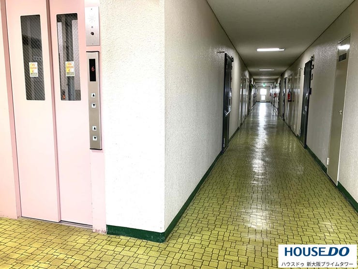 玄関前の廊下は内廊下のため雨に濡れる心配がありません♪