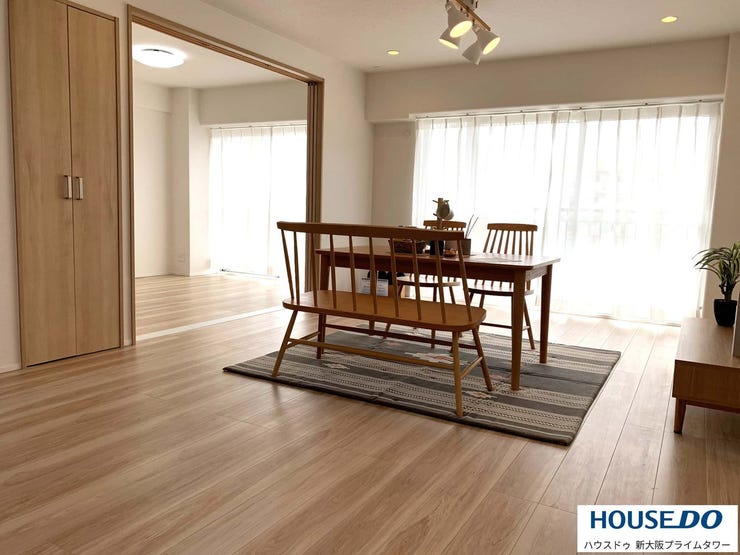 西面採光の明るいリビング♪