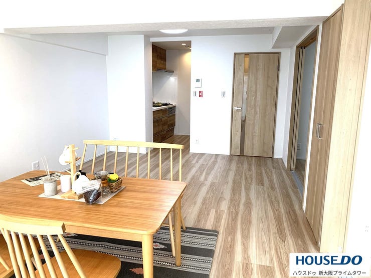 床材や建具は明るいカラーでコーディネートされています。