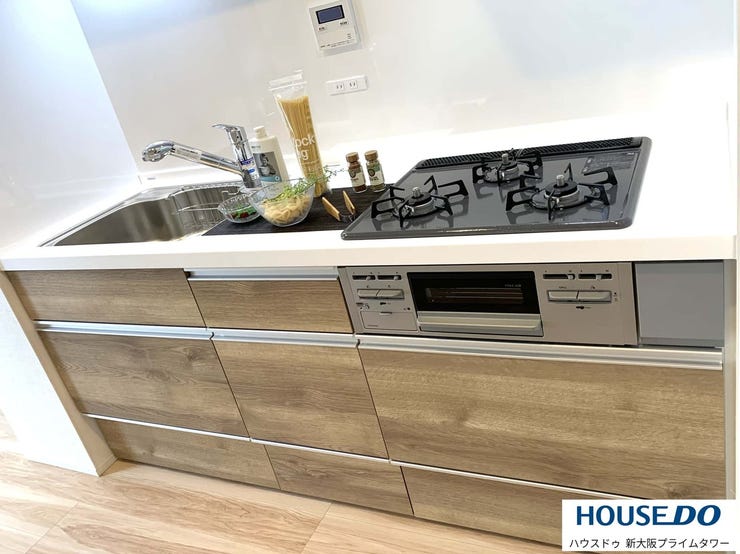 大容量の収納付きシステムキッチン♪