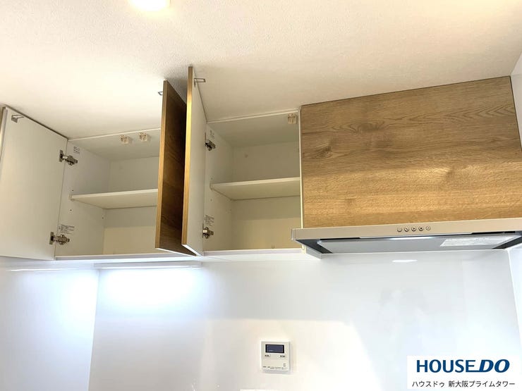 吊り戸棚付きでキッチン廻りはすっきり片付きます♪