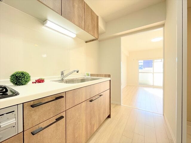 調理動線を考慮したシステムキッチンで、快適にお料理ができます。
まっすぐに伸びた水平ラインが美しく無駄の無い空間を演出しています。