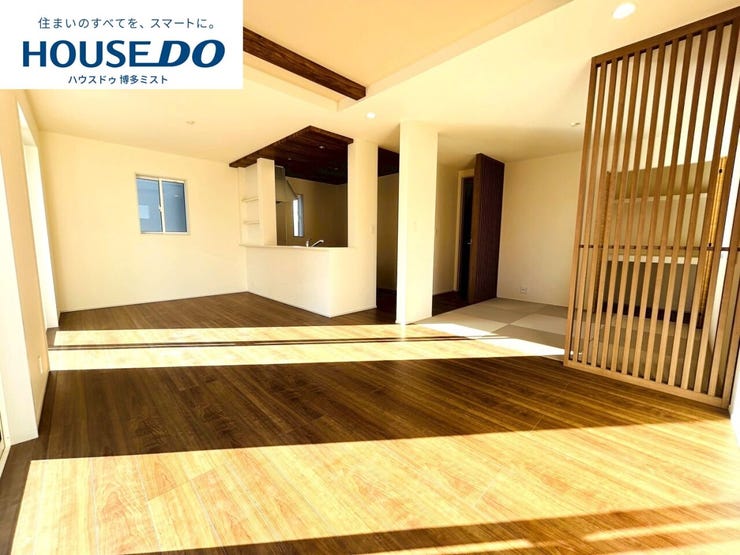 【現地見学会 開催中】実際に現地へ行き、お子様と一緒に小学校までの経路を確認したり、近隣の同施工会社の完成物件へ行き完成後の雰囲気を体感したりといった見学ツアーをしませんか?(10月9日撮影)