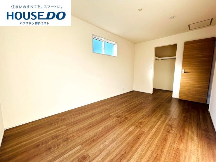 【現地見学会 開催中】実際に現地へ行き、お子様と一緒に小学校までの経路を確認したり、近隣の同施工会社の完成物件へ行き完成後の雰囲気を体感したりといった見学ツアーをしませんか?(10月9日撮影)