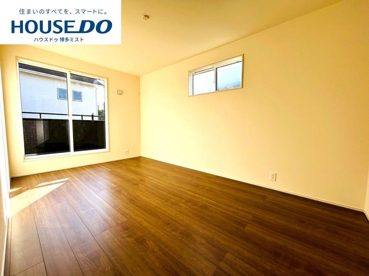 【現地見学会 開催中】実際に現地へ行き、お子様と一緒に小学校までの経路を確認したり、近隣の同施工会社の完成物件へ行き完成後の雰囲気を体感したりといった見学ツアーをしませんか?(10月9日撮影)