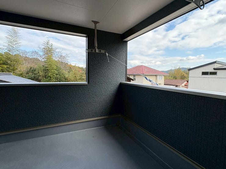 プライバシーに配慮!**外壁で囲まれているため、外部からの視線が気になりにくいです。