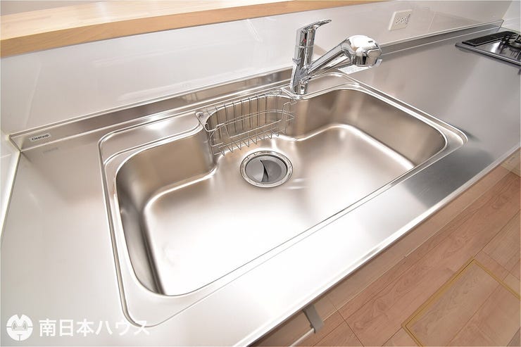 【シンク】浄水器付きのキッチンが魅力です♪スポンジ置きをつくりキッチン周りをスッキリとした印象に!