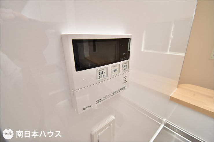 【給湯モニター】オートバス、追い焚き、通話機能付きです!キッチン周辺にあり使用しやすいです♪
