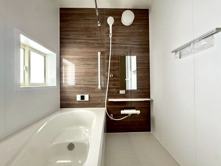 【Bathroom】お子様とのバスタイムにも十分な広さがあり、掃除も簡単にできます。