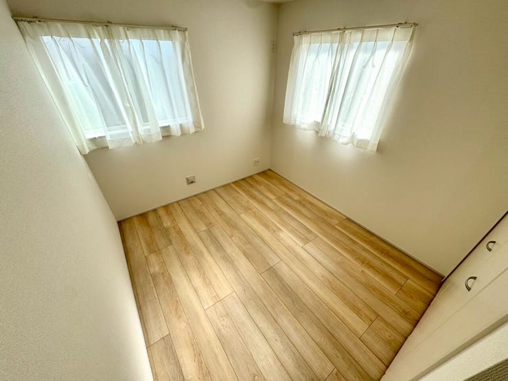 【Bedroom】ナチュラルな内装で、リラックスできる空間。寝室や書斎にも最適です。