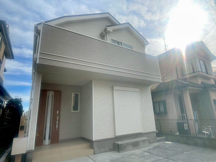 【Exterior】 洗練されたデザインの外観は、どこから見ても美しい佇まいです。