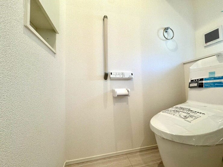 【Toilet】清潔感があり、落ち着いたデザインのトイレ。家族みんなが快適に使えます。